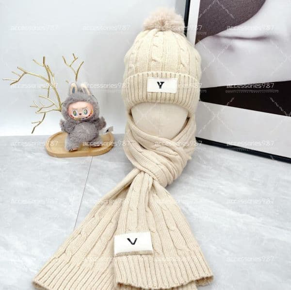 Designer Scarf Set Letter Beanie Hat Plaid Knit Hat & Scarf Set for Fall Winter Trendy High-Street Style Couple Beanie Scarf Combo Warm and Minimalist Daily Outfit