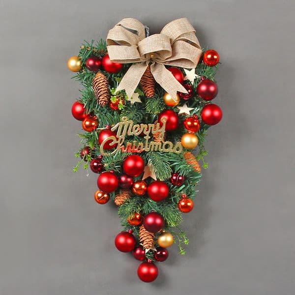 Charming Treetop Pendant Crafted from Natural Materials: A Festive Seasonal Addition