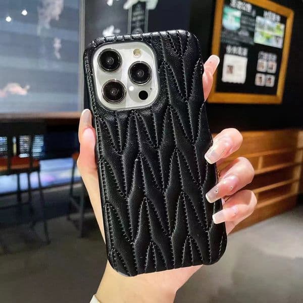 Luxury Lambskin Phone Case for Phone Pro Diamond Studded Hardwares 3D Embossed Velvet Lining Back Cover Coque Funda Black R251211