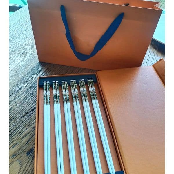 High-Temperature Resistant Designer Retro Wooden Chopstick Set - Elegant Six-Pair Pack with Gift Box for Dining & Gifts