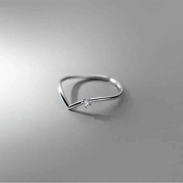 New Fashion Simple Single Circle V-shell Thin Ring for Women Crystal Zircon Summer Open Ring Accory Womens Daily Ring GiftXJ250412
