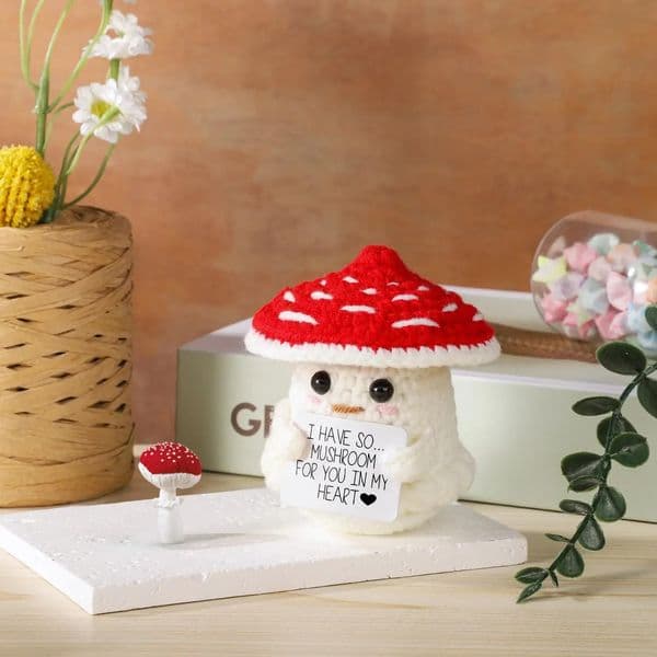 Crochet Positive Energy Mushroom Hug Pocket Doll Mini Handmade Plush Knitted Plant Ornament Home Room Decoration Christams Gift 251112BJ