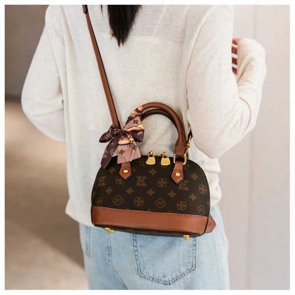 Vintage Minimalist Crossbody Bag for Women Luxury Leather Tote Designer Elegant Handbag Chic Stylish Casual LetterW251112