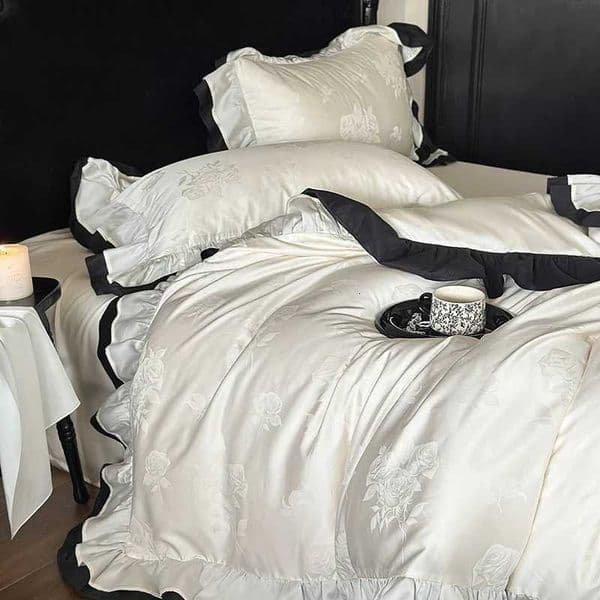 Vintage Jacquard Egyptian Cotton Luxury Lace Ruffles Princess Wedding Bedding Set Duvet Cover Flat/Fitted Sheet Pillowcases 4Pcs Z251113