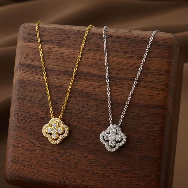 Lucky Flower Shaped Design Pendant Necklace Exquisite Zircon Inlaid Fashion Necklace Boutique Love Birthday Gift Necklace L260525