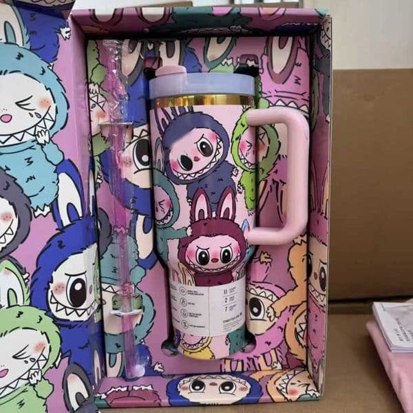 2026 Designer Cup Kawaii Labubu Coffee Mug Straw Anime Cute 40Oz Water Bottle Wholesale Cartoon Large Capacity Portable Car In Girl Gift Tea Free Shipping Shipp