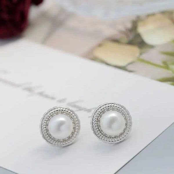 Simple Fashion 925 Sterling Silver Earring Inlaid Natural Freshwater Pearl Earring Vintage Charm Elegance Lady Jewelry Gift W251115