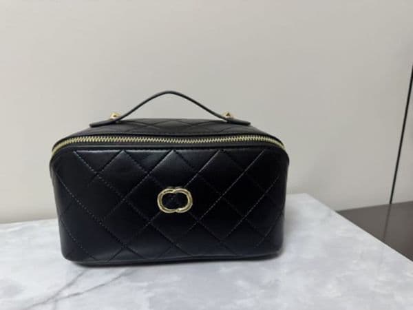Designer Makeup Bags Toiletry Pouch Gold Leather Cosmetic Cases Women Luxury Make Up Bag Men Wash Bag Women Travel Bags Purse Clutch Bags BFD2504151