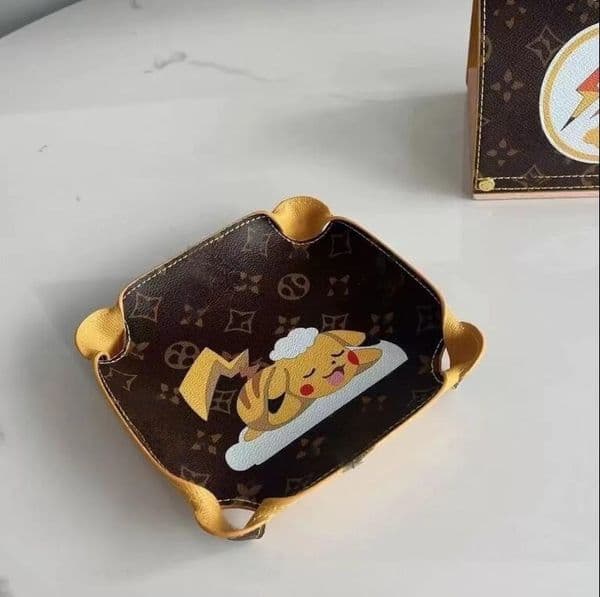 2026 New European American Luxury Vintage Designer Letter Logo Leather Desktop Items Cosmetics Living Room Tray Fashion Jewelry Key Storage