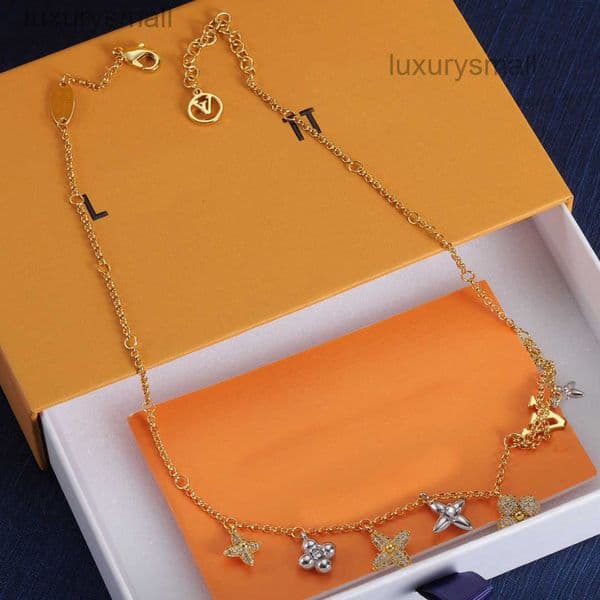 Lucky L Necklace Designer for Women pendant Necklace 18K gold plated silver plated stainless steel motherofpearl Diamond flower theme Starry Night necklaces