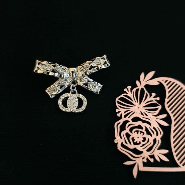 Luxury Brand Lady Brooch Vintage Crystal Rhinestone Brooches Pin women Brooch Jewerlry Accessories Gifts