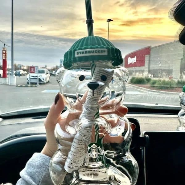 Luxury 20oz Star bucks Glass Bear Cup Straw Cute Transparent Tumbler With Hat For Iced Coffee Cold Drink Christmas New Year Gift water bottle L260601