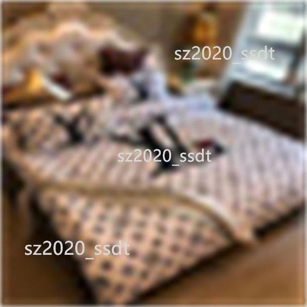 Designer's 4-piece European style fashionable and elegant duvet cover, large casual and comfortable bedding set