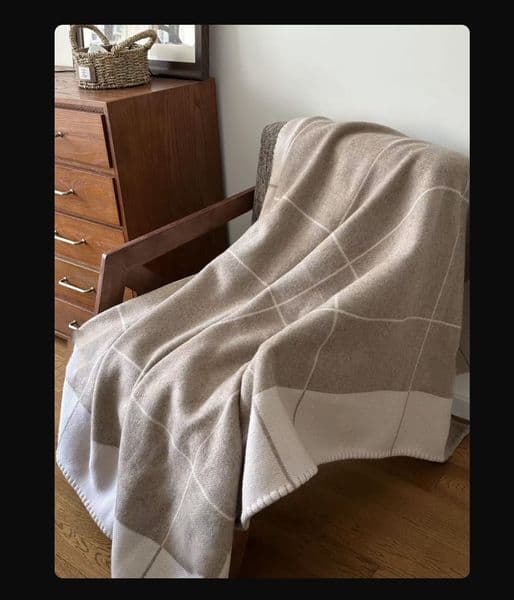 1500g Beige H Blanket 135&170cm and matching cushion 50&50cm Blankets Selling