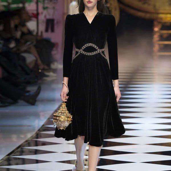 New Hepburn Style Velvet Autumn Fashion Beaded Chain Little Black Heavy Craft Elegant Slim Dress B3