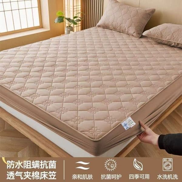Thickened mattress protector,coffee waterproof, urine and dustproof fitted sheet with elastic hemming, soft, comfortable and silent