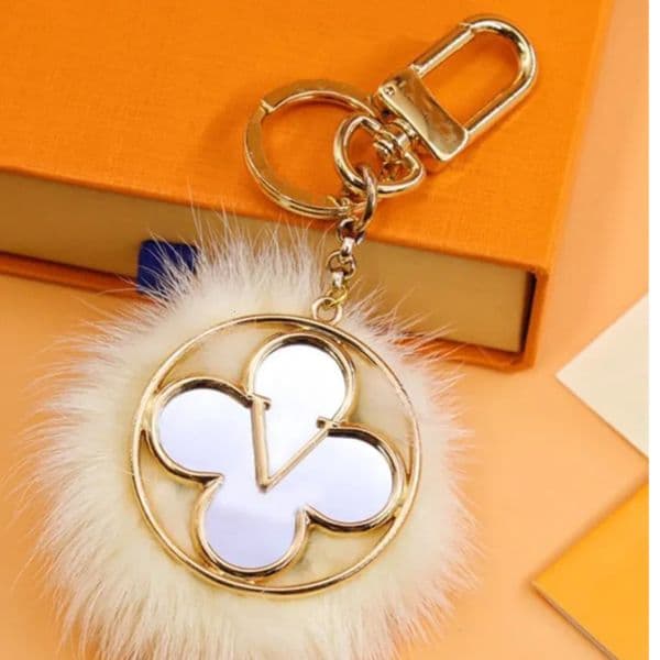 Keychains Lanyards Fashion Key Chain Designer Flower Mirror Keychain Handmade Copper Heart Pattern Car Keychains Bag Charm