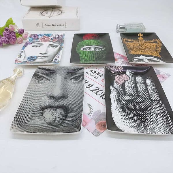 Custom Italian Style Character Decorative Ceramic Storage Vintage Jewelry Hanging Plate Ornament Small Accessories Tray