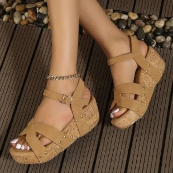 Short and Fat Platform Womens Sandals Summer Bucket Belt Wedge Gladiator Shoes Womens Rivet Thick Bottom Sandals 250418BJ