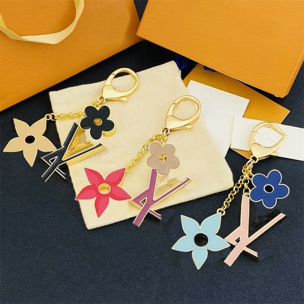 Elegant Charming Flower-Shaped Metal Key Chain Designer keychain Chic French Style Bag Charm & Auto Accessory perfect Christmas gift for He