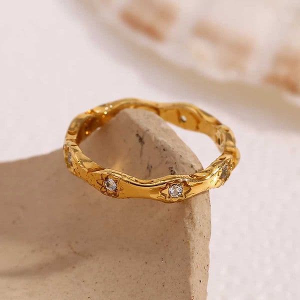 E. B.belle Rheinstone Octagonal Star Wave Ring Stainless Steel 18k Gold Plated Exquisite Womens Jewelry Used for Party Dating Y250419