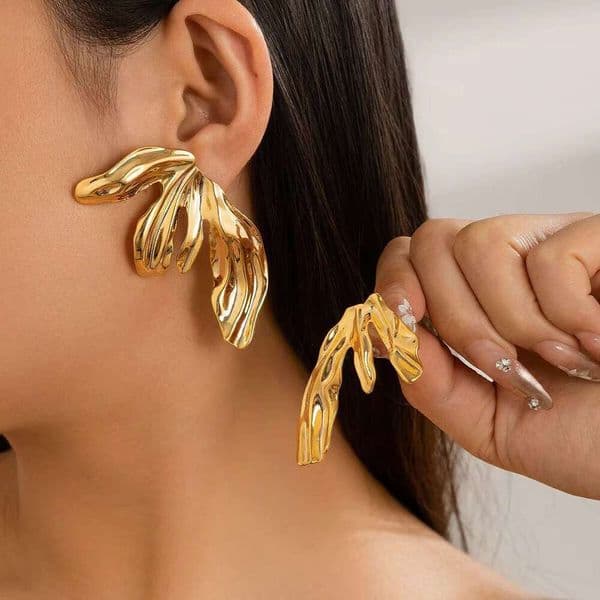 DHCollections Designer Water Grass Stud Earrings for Women Trendy Ladies Daily Accessories 2024 Fashion Jewelry Female Girls Gifts Decoration