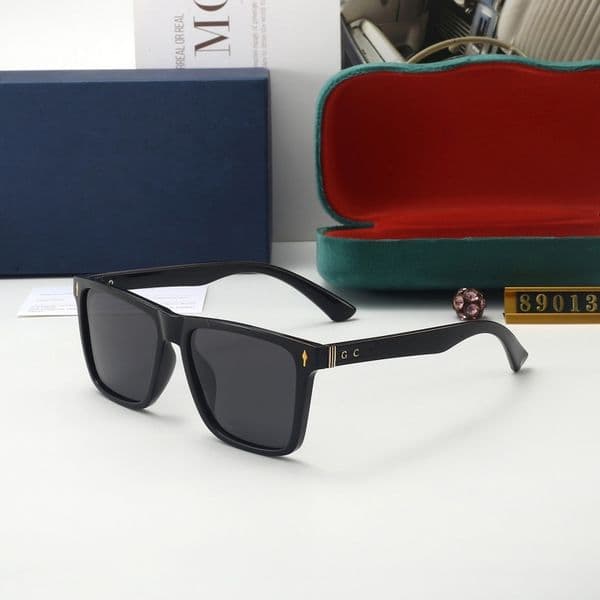 Luxury Designer Sunglasses Travel Essentials UV Protection Outdoor Beach Sunglasses Women Classic Gemstone Sunglasses EXW2511213