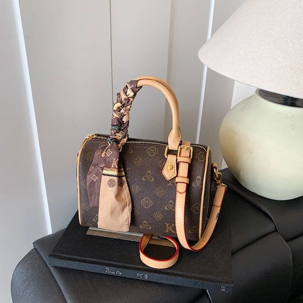 Free delivery designer bag Fashionable and comfortable handbag wear-resistant and scratch resistant daily women's bag