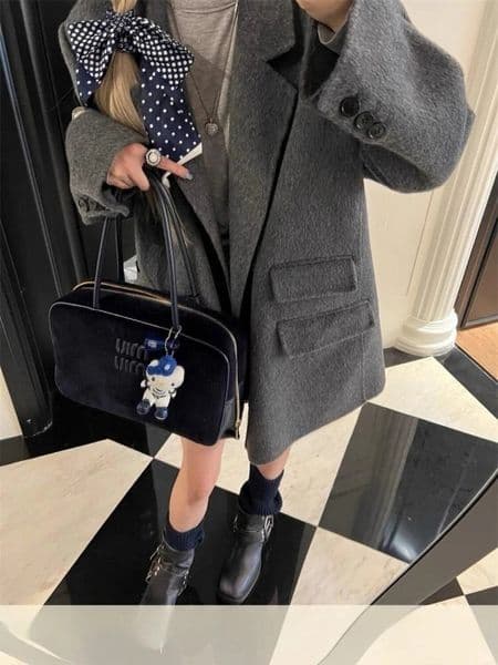 Autumn And Winter 2025 Office Lady Short Niche Woolen Blended Suit Jackets Elegant One Button Loose Wool Coats 251112