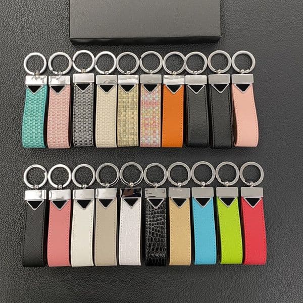 Keychains Lanyards Designer Chain Accessories P Letter Keychains Brand Classic Braided Lychee Patterns Cross Pattern Car Keychain