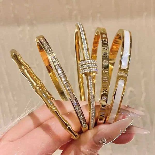 1PC Titanium Steel Stainless Steel Inlaid Zircon Gold Plated Bracelet Classic and Simple Style Bangles for Women Daily Jewelry Z251122