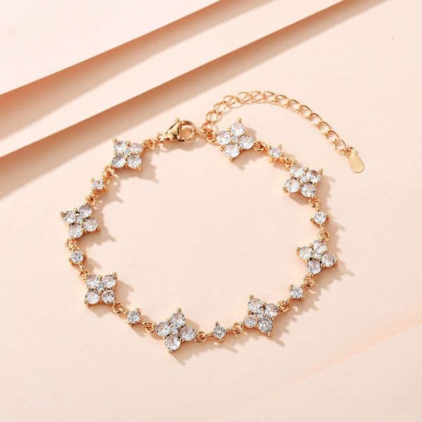 Designer luxury s Exquisite Four Leaf Flower Womens Sparkling Zircon Starburst High-End Niche Jewelry gift Q260513