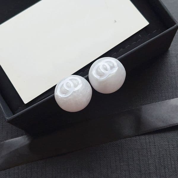 Elegant White Marbled Bead Earrings Women's Fashion Jewelry Classic Design Stud Earrings with Carved Detail for Timeless Style