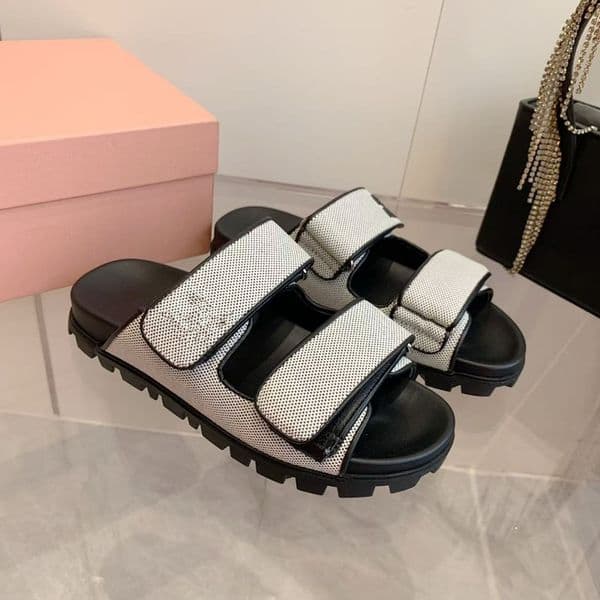 Designer Slides Slippers Women Beach Classic Flat Sandal Summer Lady Fashion Leather Flip Flops 35-42 0415
