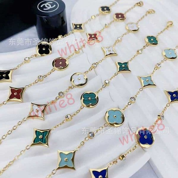 Designer Charm Bracelets 2025 New Model Celebrity Same Design Five-Flower Bracelet