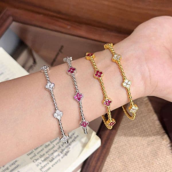 Bracelet Designer luxury bangle Full Circle Beaded Four Leaf Clover Bracelet Summer Narrow Version Exquisite Elegant Holiday Birthday Gift