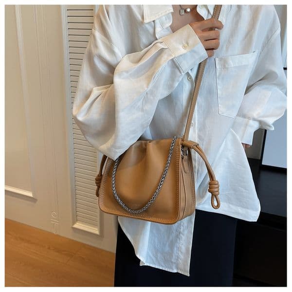 Fashionable Solid Colored Pleated Handbag with Adjustable Strap - Casual Messenger Design