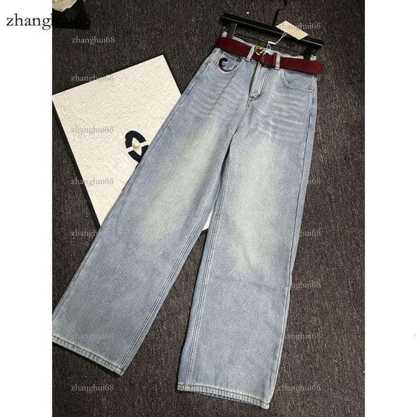 Winter Women's Fleece-Lined Jeans Designer High-Quality Travel Warm Straight-Leg Light Blue Fashionable Outfit with Red Belt High-End Simple