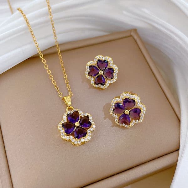 New Fashion Straw Sky Lucky Grass Shaped Design Pendant Necklace With Charm And Charm For Ladies Gorgeous Full Diamond Necklace Versatile Clavicle Chain