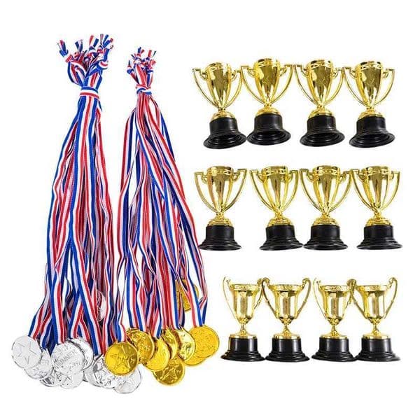 10pcs Golden Plastic Winners Medals Mini Award Trophy Toys For Kids Game Sports Meet Awards Birthday Party Gifts Pinata FillersW251125