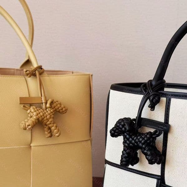 designer BV dog shaped bag charm laminated Intreccio keychain genuine leather lanyard men women key chain bag pendant cute wallet cartoon charm vintage ke L260330