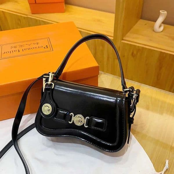 Underarm Versatile Women's New Retro Niche Design Shoulder Messenger Fashionable And High-End Small Square Bag