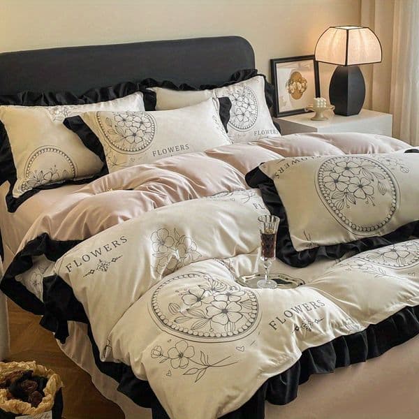 Elegant Floral Four-Piece Bedding Set White-and-gray base with black ruffled trim Velvety soft beddingW260210