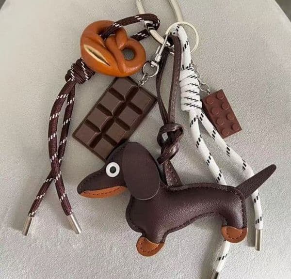 Designer Keychains Lanyards Mu Dachshund Bag Charm Leather Pendant New Diy Bread Chocolate Toy Combination Cute Plush Doll Puppy Key Chain Girls Gifts AAA