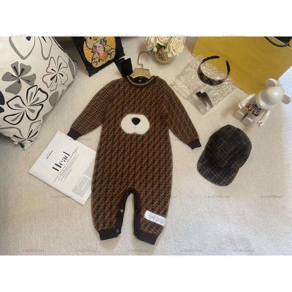 New newborn jumpsuits toddler romper designer Baby clothing Long sleeve Knitted suit Bear pattern jacquard fabric infant bodysuit A383X11N096