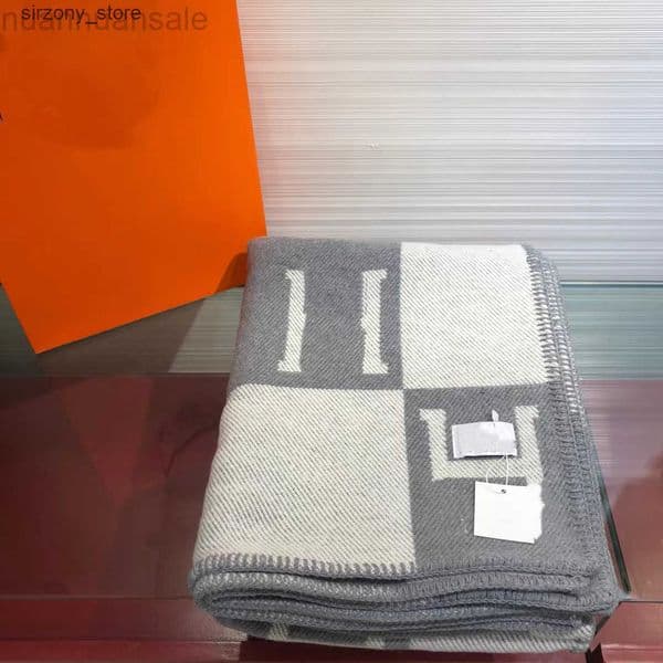 Letter H Scarf Cashmere Designer Blanket Soft Wool Scarf Shawl Portable Warm Plaid Sofa Bed Wool Knit Blanket 140170Cm 39D z250512VKD6 Y260520