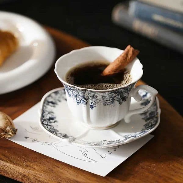 MUgs Light luxury French floral afternoon tea cup plate ins golden edged ceramic MUg Medieval blue and white coffee cup C251127