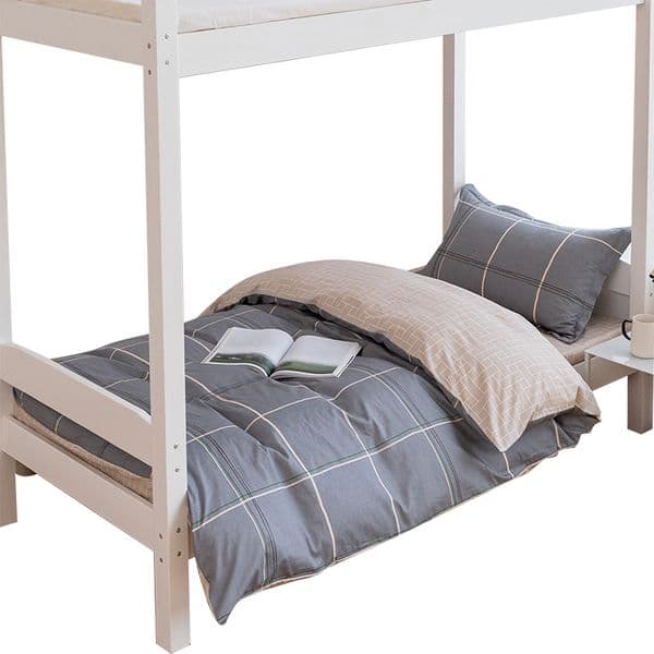 Comfortable bedding for the bedroom: cotton three-piece set with reversible fabric, providing secure embrace like that of a lover