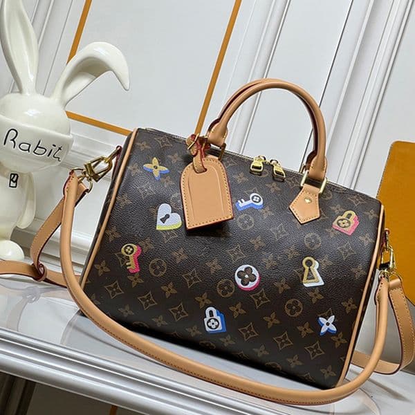 Luxurys Designer Fuzzy Teddy Soft P9 30cm Pillow bag Women Plush Cross-body traveling Shoulder bag Winter Teddy handbags Classic bandouliere tote bag Weekend Bag thumbnail 2
