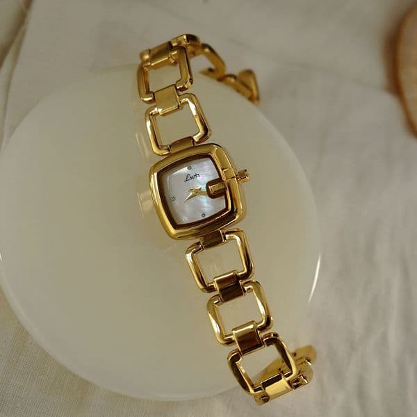 1pc Womens Elegant High-End Fashion Quartz Watch Stainless Steel Band Rhinestone Mother Of Pearl Dial Hollow 250420